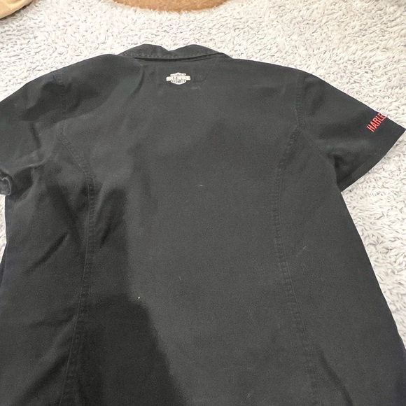 Harley Davidson women’s size Medium buttons up shirt. - Picture 4 of 4